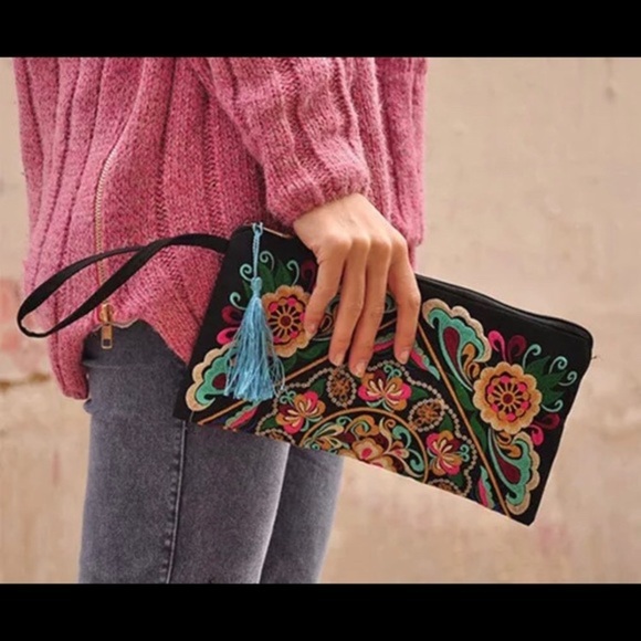 EMBROIDERED CLUTCH‎ WRISTLET BAG - Picture 7 of 8